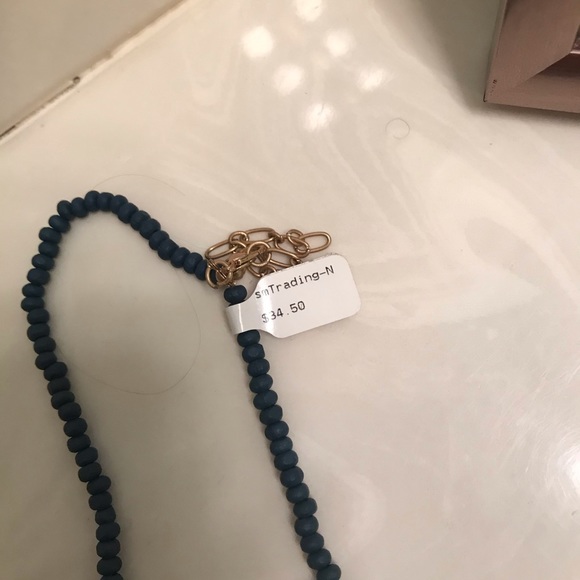 Long statement necklace - Picture 3 of 5